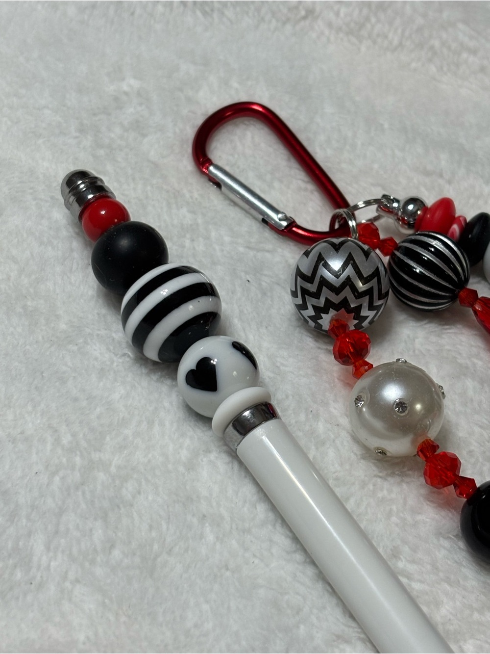 Beaded Black, White & Red Queen of Hearts Accessory Set - Pen & Keychain - Picture 2 of 3